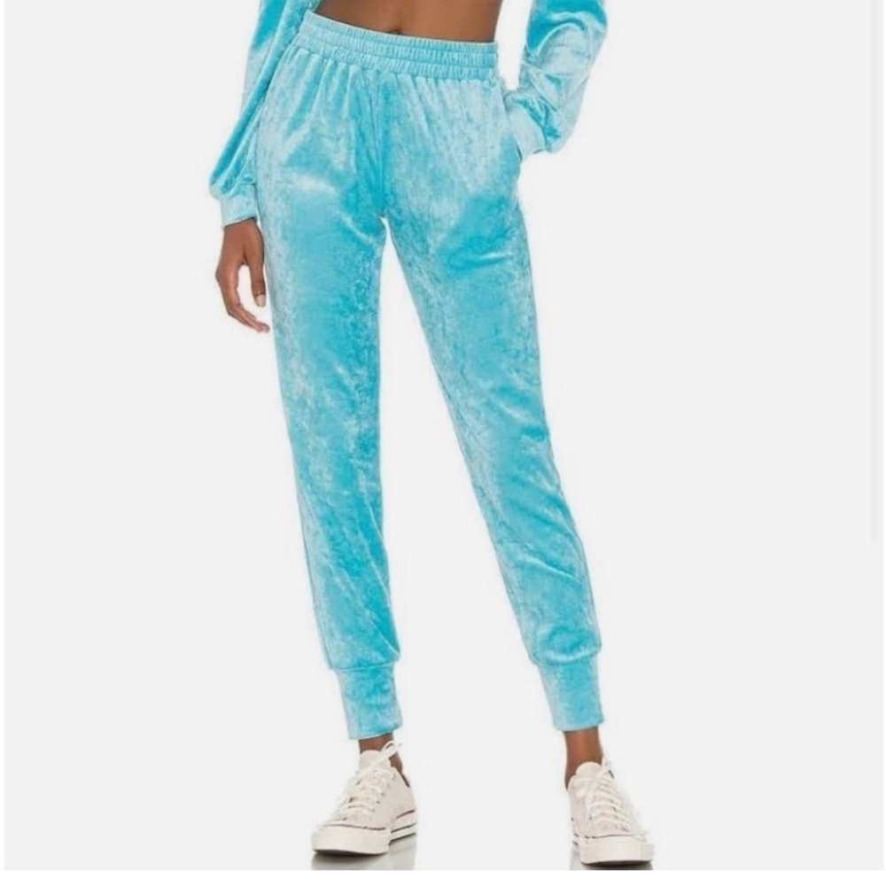 Generation Love
NWT XS Scuba blue High rise Crushed velvet Elasticized ankles
